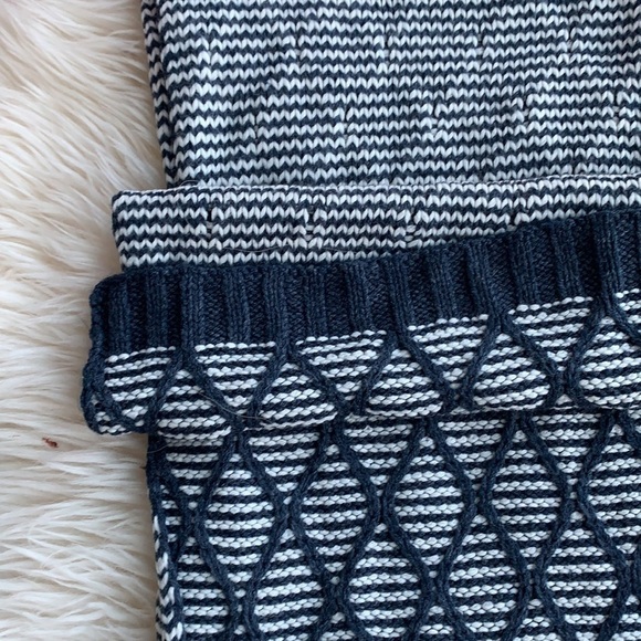 TOMMY HILFIGER KNITTED NAVY SCARF - Picture 3 of 5